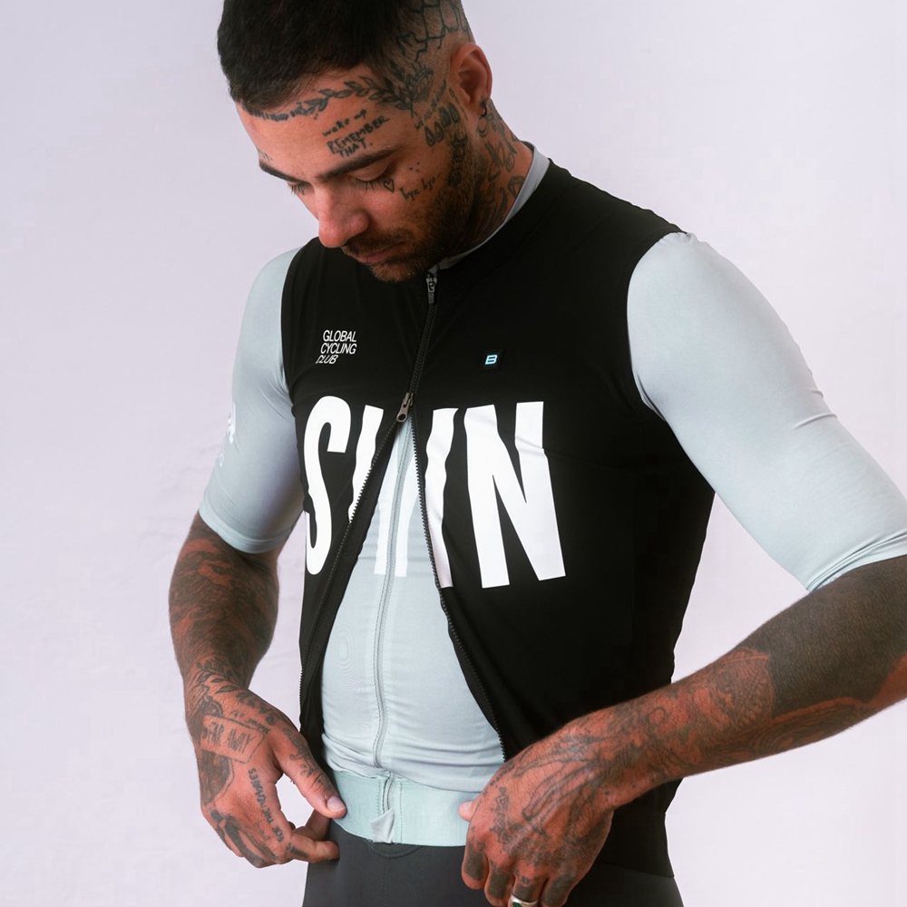 Zilvergrijs wielertrui met kor - Cycling Bib Shorts recensie en prijs